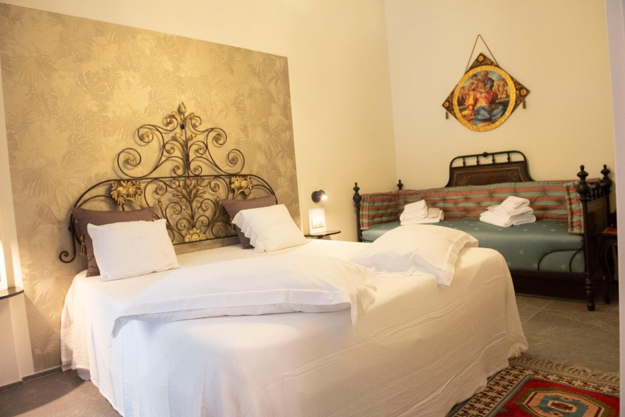 Fiordiloto B&B 4 Stars Alba  Habitación foto